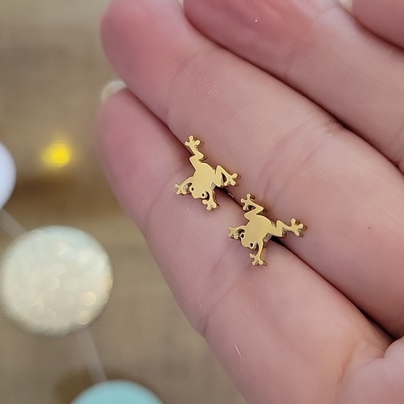 JUMPING FROG STUD EARRINGS - Picture 3 of 4